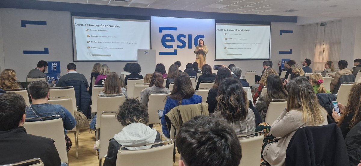 El viernes pasado mi compañera y un servidor, asistimos como representantes de nuestra Firma @Casas_Asin Abogados al evento "IV FMS Women Day: Transformar y Dirigir en Femenino" organizado por <a href="/ESICSevilla/">ESIC Sevilla</a>  y <a href="/FMKTSevilla/">ForoMarketingSevilla</a> 

#mujereslideres #business #marketing #networking