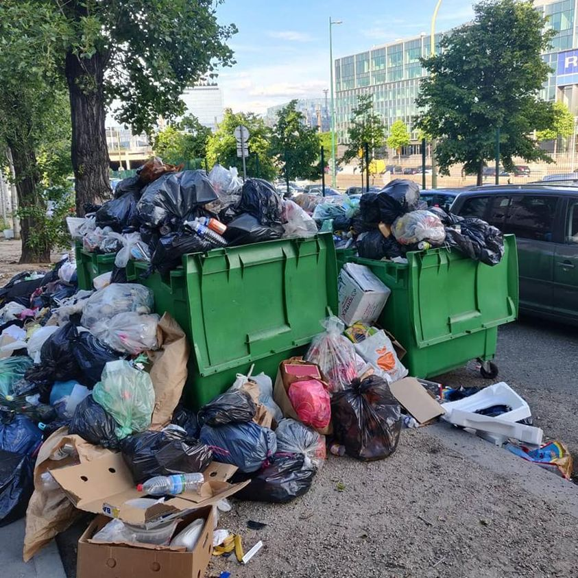 Papalimalima1's tweet photo. #BlocageDeLaFrance LA GREVE VA SE SENTIR🤢
Grève illimitée des éboueurs de Paris, occupation du centre d'incinération d'Ivry et de celui d'Issy  
5eme : 86 Tonnes d'ordures non collectées
6eme : 90 Tonnes 
14eme : 152 Tonnes 
17eme : 330 Tonnes 
20eme : 291 Tonnes 
📸cgt-ftdneea https://t.co/KEtJVJN57j
