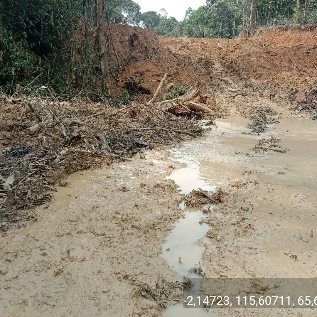 Sungai Liyu yang mengalami pencemaran akibat aktivitas jalan houling oleh PT. MCM dan PT. EBB adalah sebuah permasalahan serius yang mempengaruhi kualitas lingkungan hidup dan kesehatan manusia di sekitar sungai tersebut.
m.facebook.com/story.php?stor…