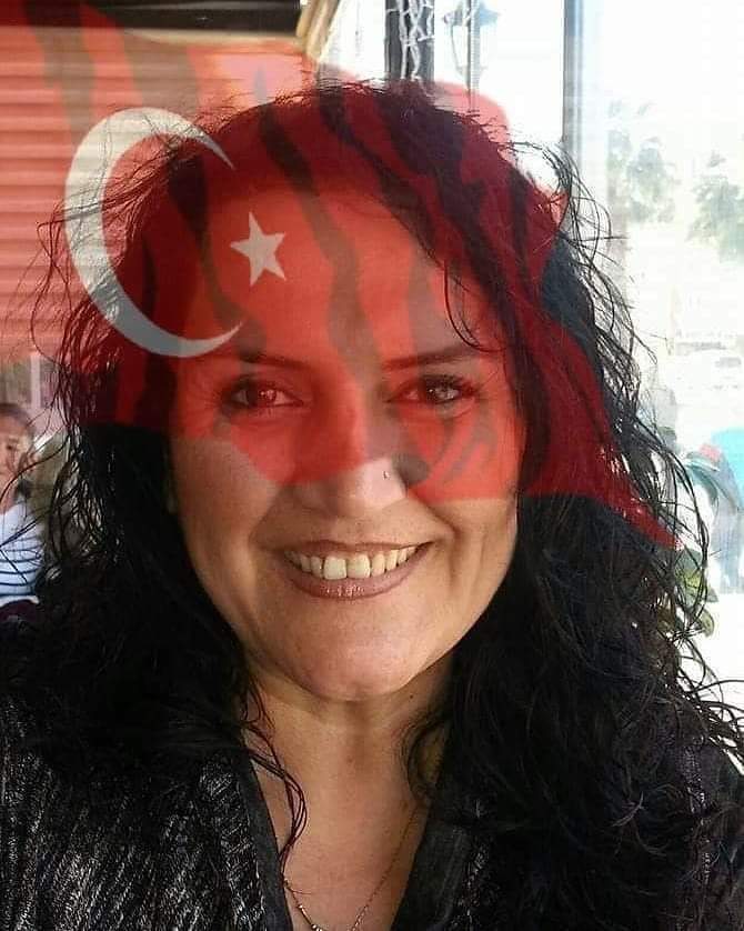 Dünya yerinden oynar, kadınlar birlik olsa...
Dayanışma özgürleştirir✌...Dünya Emekçi Kadınlar günümüz kutlu olsun.🌹