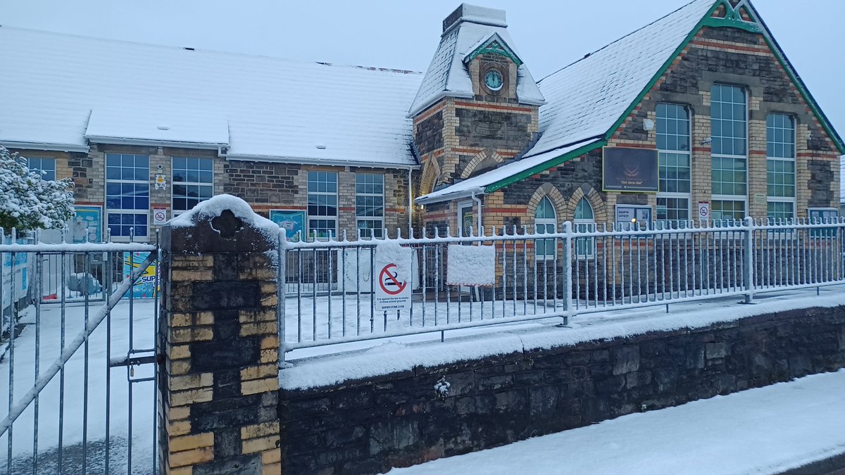 Sorry #TeamHawthorn school is CLOSED today due to the snow.