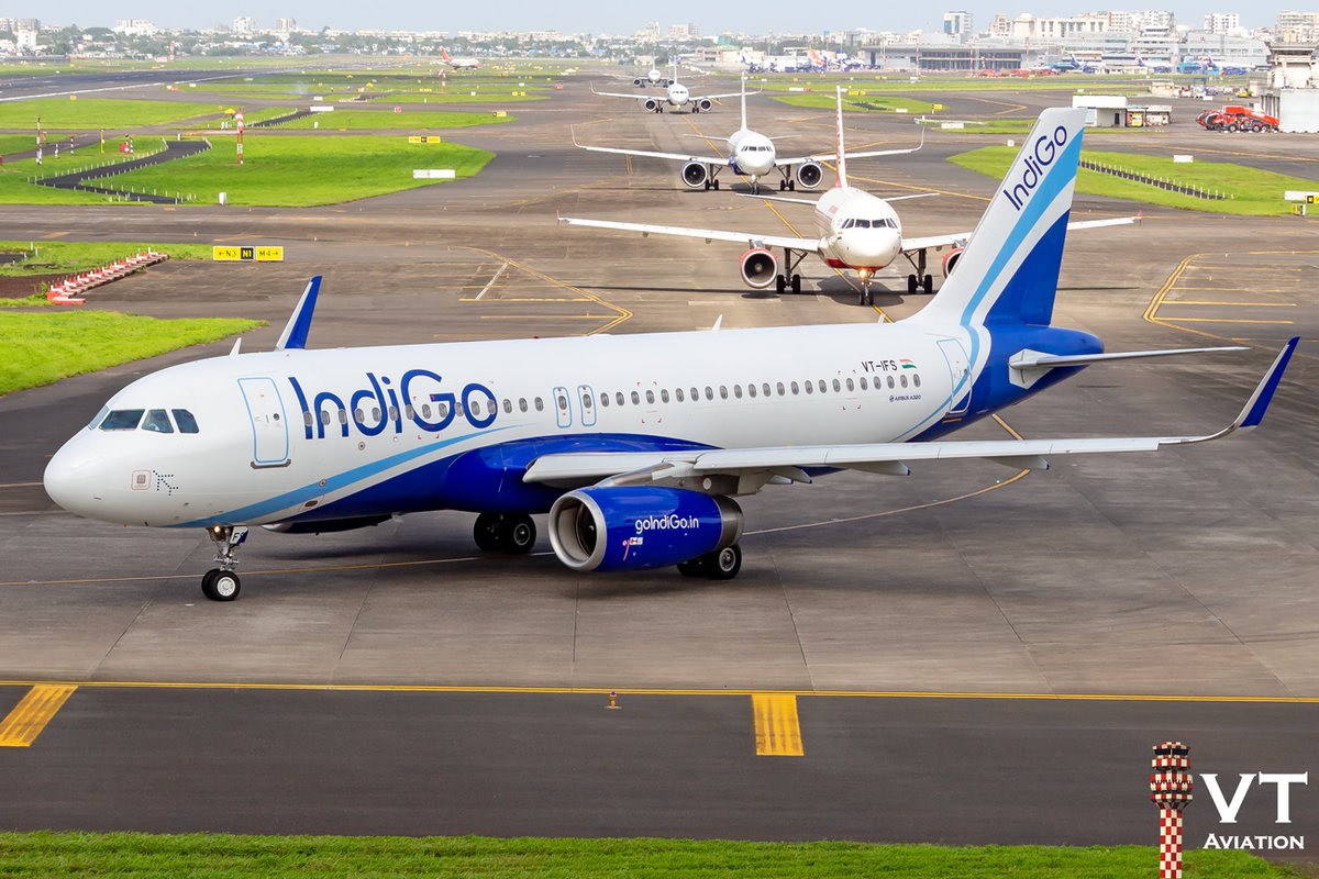 TeamVTAviation's tweet photo. The #Bluetiful @IndiGo6E @Airbus #A320 seen leading the queue at @CSMIA_Official on a beautiful sunny day. 😍✈
#Avgeek #Aviation #PlaneSpotting #GatewayToGoodness #LeanCleanFlyingMachine #IndiGo https://t.co/terIMo3tgF