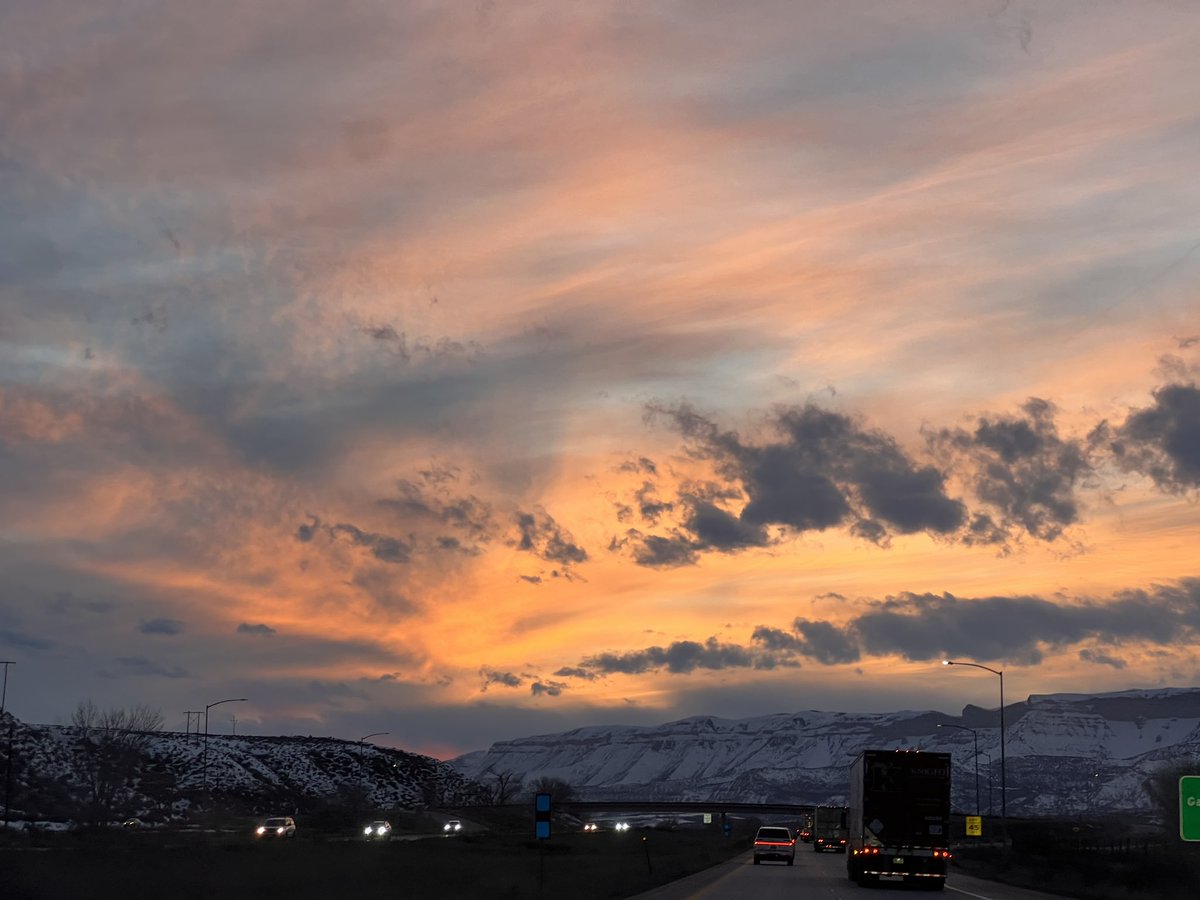 tr1nabean's tweet photo. road trip core https://t.co/T1CtKTGMxW