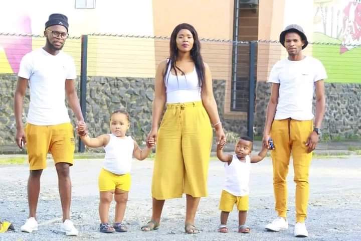 A beautiful photo of one baby mama with her two baby daddies and their kids. ♥️ #matchingoutfits