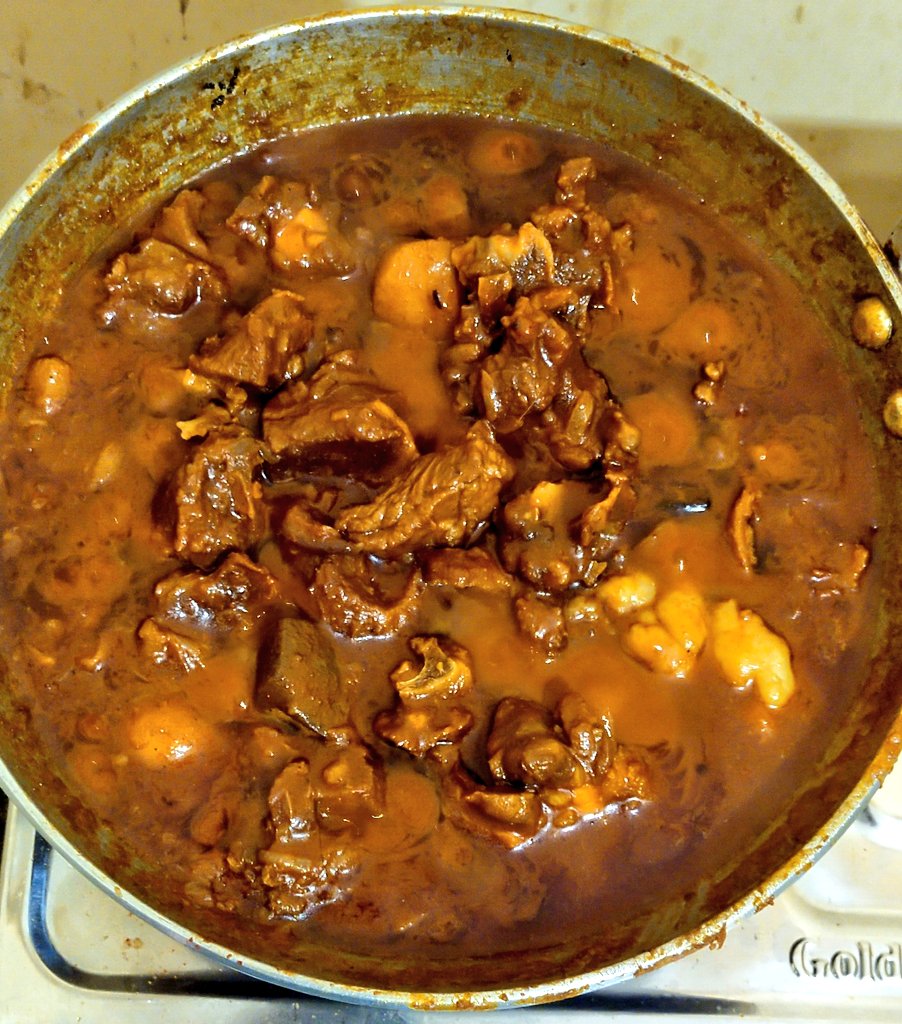 Nixachar's tweet image. Today&apos;s special dish is #Muttoncurry.

Wo Holi hi Kiya jisme Mutton na ho ✌️