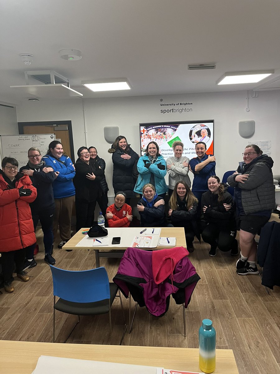 abi_knight's tweet photo. ๐ฃ Last night, to celebrate #InternationalWomenDay2023 @SussexCountyFA & @Mux1972 put on a special Developing on the Pitch CPD where we got to watch a live training session with @UOBRIGHTONWFC ๐ฃ
#LetGirlsPlay #EmbraceEquality #FemaleFootballCoaches #WomensFootball https://t.co/wlSgJlwPKH