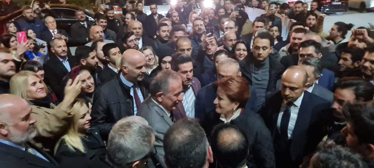 hasansemiz5506's tweet photo. Her daim sizinleyiz.
Size taş atmaya cüret edenler öfkelerinde boğulsunlar. Liderimiz, Genel Başkanımız, Hacımız Sn @meral_aksener. İYİ ‘ ki varsınız. @iyiparti @iyiparti_etm @FSMH_06 @IyiEryaman @iyipartiekp @HaberturkTV https://t.co/a6Bdt7kjba