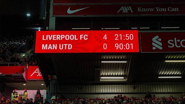 Liverpool ketika main di 4 kompetisi dan melawan Manchester United dua kali 🤭