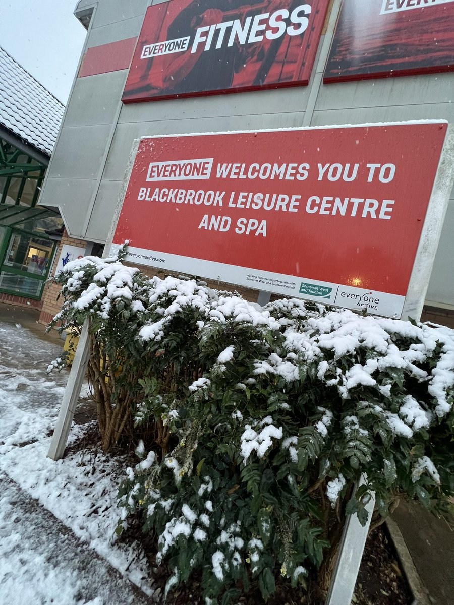 Happy snow day… 

I think someone is trying to prep me for next week ⛷️ ❄️ 

As panic will hit in, no snow day here, beautiful Taunton in the snow ⛄️  and a quiet gym 🙌🏻❄️🤣

#snowday #taunton #Snowing