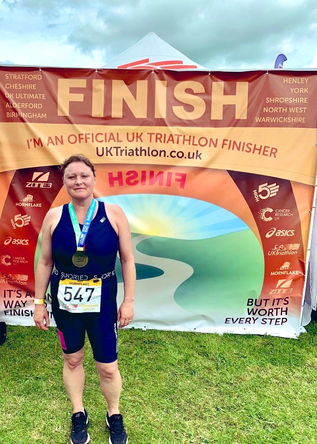 This #IWD we celebrate all our incredible women volunteers. Without you, there’s no <a href="/CardiffSams/">Cardiff Samaritans</a>, no <a href="/SamaritansCymru/">Samaritans Cymru</a>, no <a href="/samaritans/">Samaritans</a>

Here’s one of them- Gwen, who’s in training for the <a href="/HarlechTri/">Harlech Triathlon</a> -all for our branch. We bow to your awesomeness 🙇🏼‍♀️🙇🏾‍♀️🙇🏻‍♀️ 

samaritanscommunity.enthuse.com/pf/gwenllian-r…