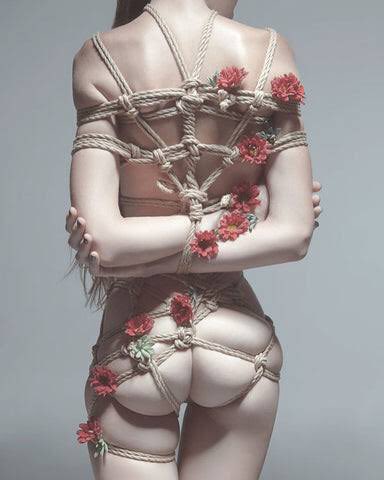 karcya_'s tweet photo. Creo que el shibari es un arte y el bondage va más por el lado sado masoquista https://t.co/mOmrGfugk2