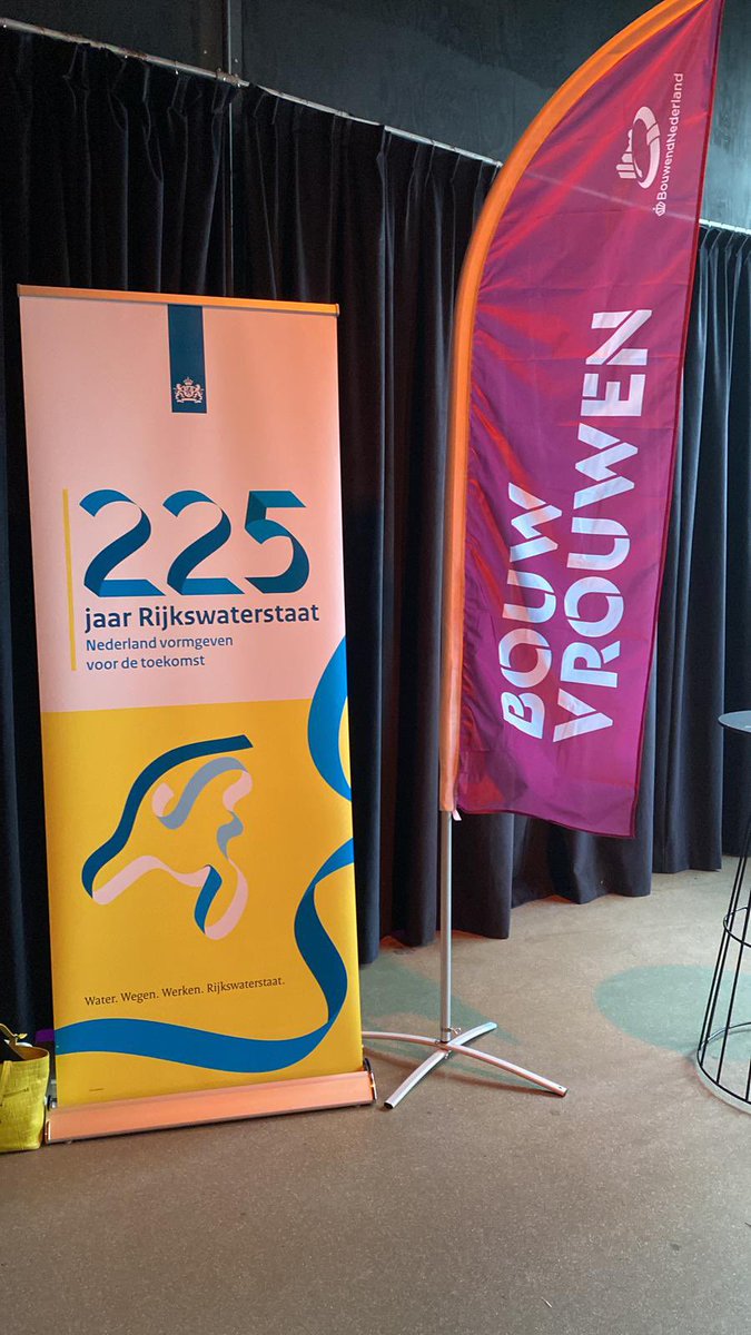 Nu ontbijt bij Rijkswaterstaat 225 bouwvrouwen op uitnodiging van <a href="/micheleblom/">Michèle Blom</a> Veel leden  van <a href="/BouwendNL/">Koninklijke Bouwend Nederland</a> zijn erbij.