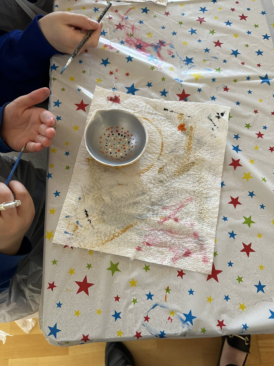 wla_y3's tweet photo. Class 7 really enjoyed their Diya painting session yesterday! @WoodlandsA @HarbourLearning #WLARE #WLAArt https://t.co/qGRN3LErTl