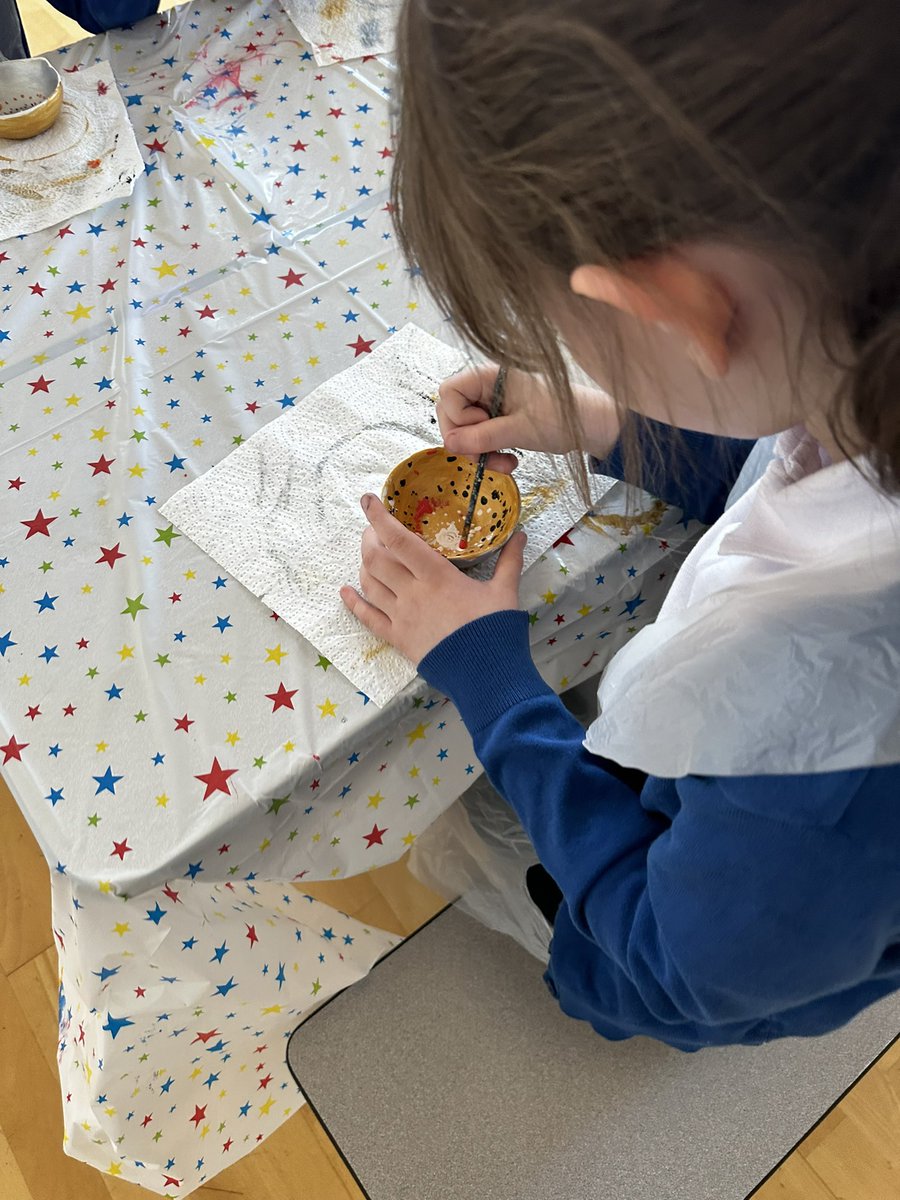 wla_y3's tweet photo. Class 7 really enjoyed their Diya painting session yesterday! @WoodlandsA @HarbourLearning #WLARE #WLAArt https://t.co/qGRN3LErTl