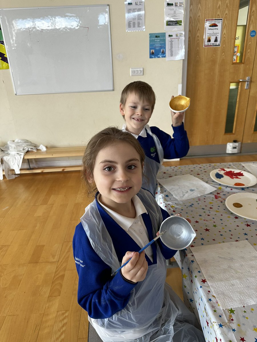 wla_y3's tweet photo. Class 7 really enjoyed their Diya painting session yesterday! @WoodlandsA @HarbourLearning #WLARE #WLAArt https://t.co/qGRN3LErTl