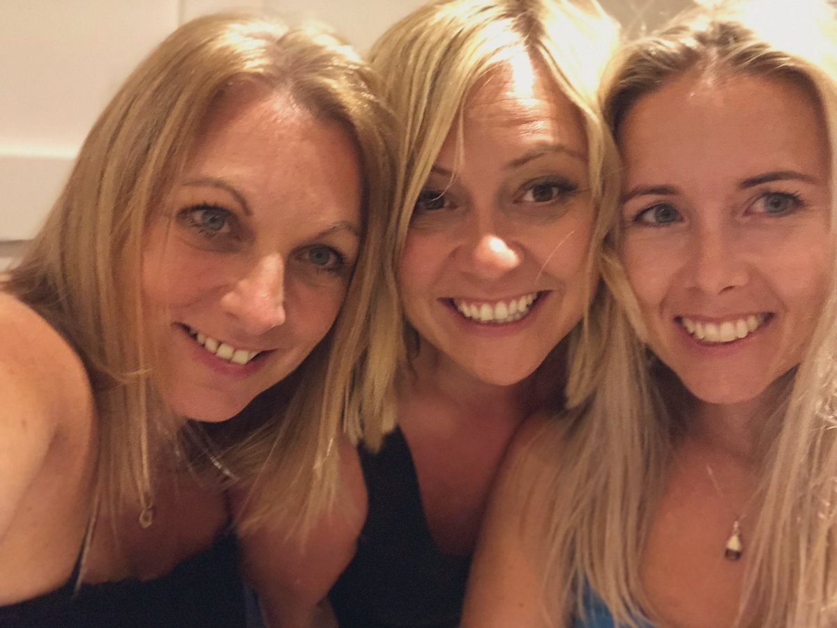 sarahweetman's tweet photo. Today we recognise and reflect on all the great women in our life… but particularly I am lucky to have our dream team @RachMould &amp; @pocket__polly who are always passionate, reliable and there when I need them … oh and they are &amp; a lot of fun 🤩🥂🥰 @TSTradeTeam @JustYouTrade https://t.co/r4FIbkYR5D
