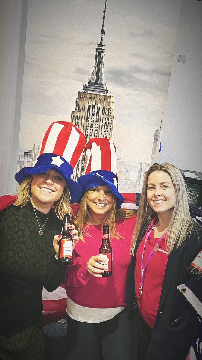 sarahweetman's tweet photo. Today we recognise and reflect on all the great women in our life… but particularly I am lucky to have our dream team @RachMould &amp; @pocket__polly who are always passionate, reliable and there when I need them … oh and they are &amp; a lot of fun 🤩🥂🥰 @TSTradeTeam @JustYouTrade https://t.co/r4FIbkYR5D