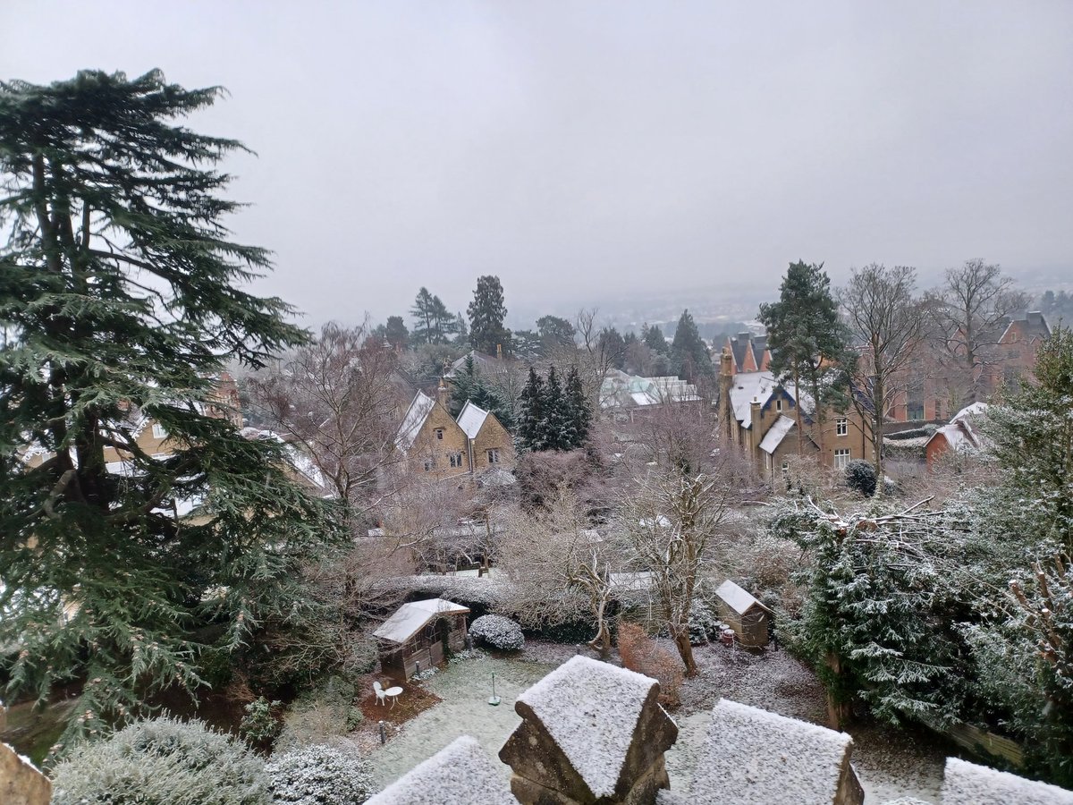 ndboulton's tweet image. Finally started snowing now it&apos;s Spring... #EnglishProblems