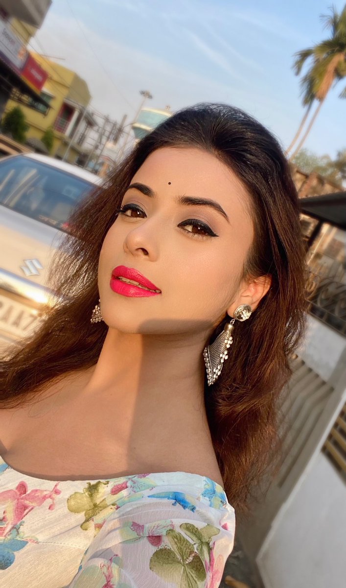 SingerShreyasi's tweet photo. Wish you all a very Happy Holi 🎉
May the colors of joy, happiness, and prosperity fill you and your family ✨❤️#happyholi https://t.co/KPB4Enc6hU