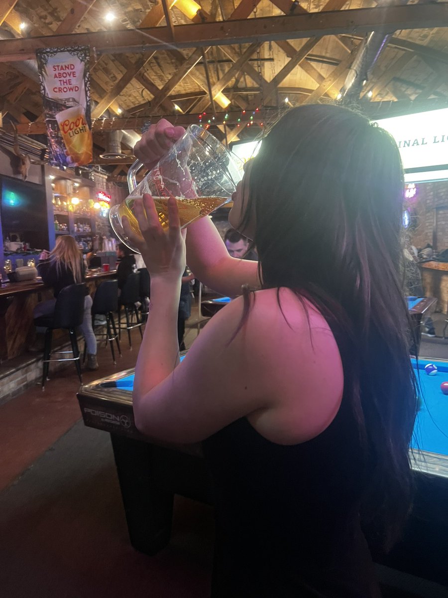 cvcoop999's tweet photo. Beer girl?? https://t.co/DKxlFoXqV6