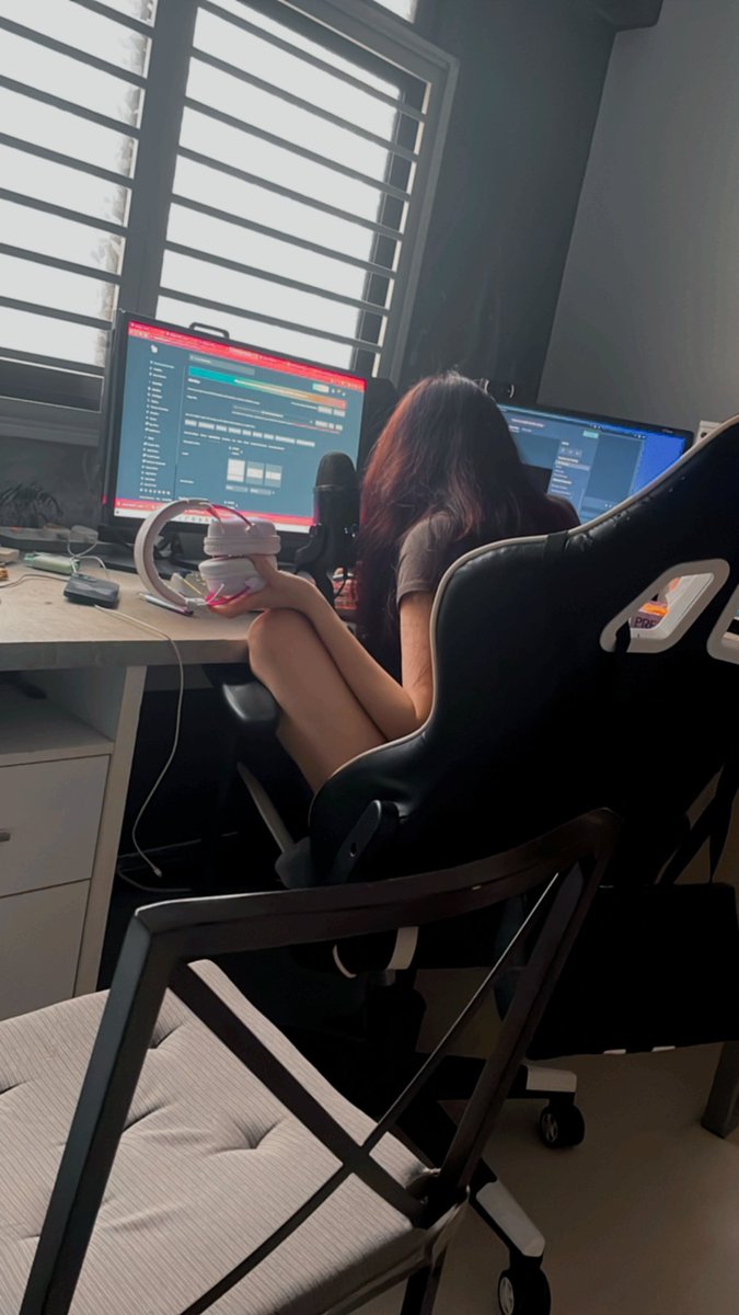 Redkoh On Twitter Bro Shes So Cute Shes So Focused On Helping Me 