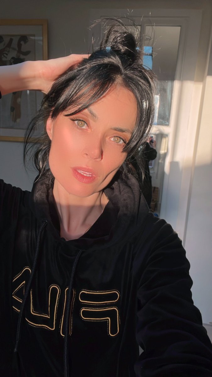 Yo twitter it’s been a minute…what you saying??? 😘 #goldenhour 🌅