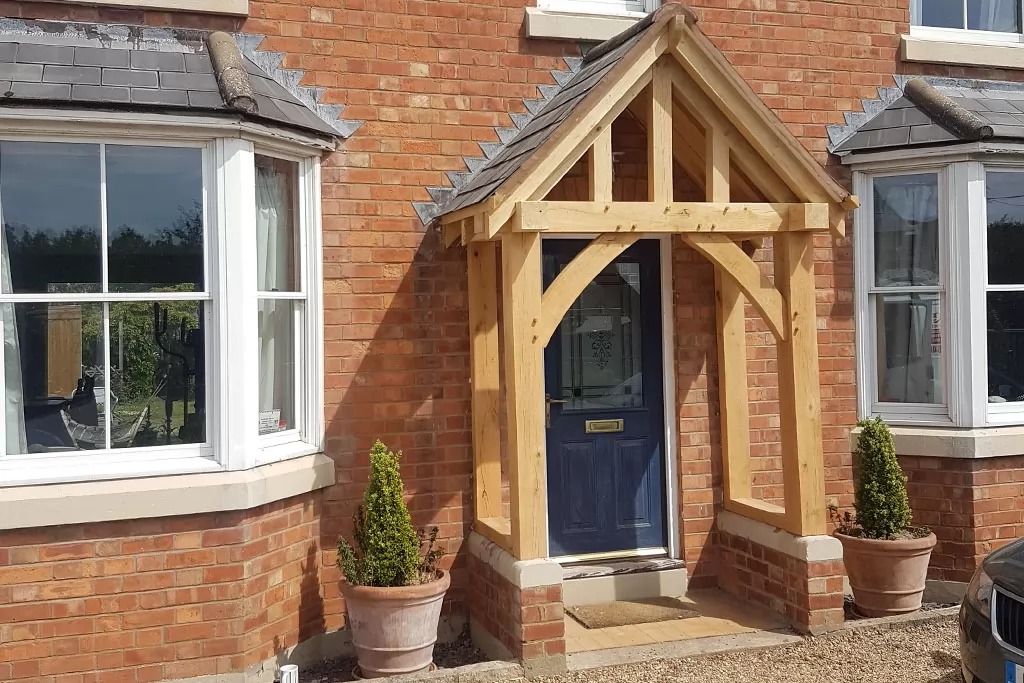 sonia_robbo's tweet image. Transform the appearance of your property and make a striking first impression with a meticulously designed oak porch.  

📧 info@southernoak.co.uk
☎ +44 7726 207171

#Oak #oakframe #propertytransformation #oakporch #bespoke  #southernoakltd