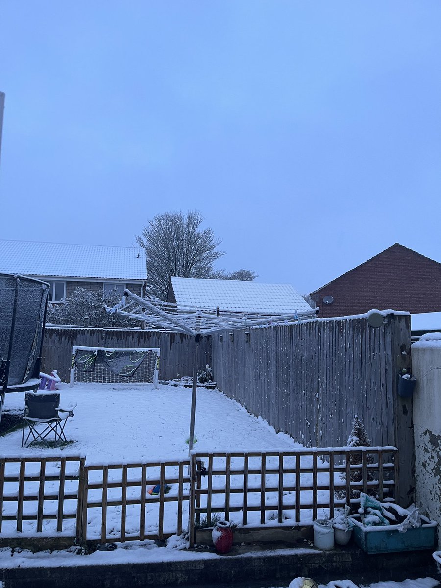 Snow in Shepton mallet #snow #somerset <a href="/bbcweather/">BBC Weather</a>