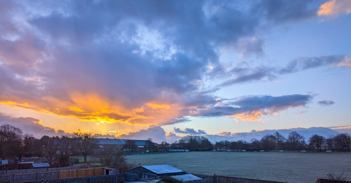 Nice view to wake up to this morning 😍

#sky #bluesky #skyline #skylovers #instasky #nightsky #skypainters #clearsky #beautifulsky #sky_captures #huskylife #world_bestsky #sky_brilliance #skydiving #skylover #sky_perfection #skyphotography #skyrim #skyscape #skyblue #skydive