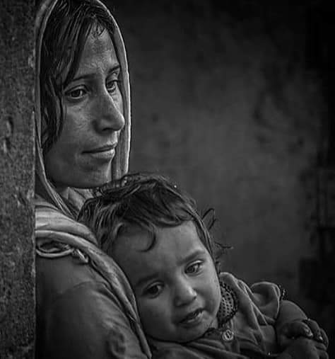 Ve Bir Ses Yankılandı Veda Hutbesinden
Kadınlar Size Allah'ın Emanetidir 
Hz. MUHAMMED (S.A.V)

Bir kadını ortadan ikiye böl yarısı annedir
yarısı çocuk
yarası sevgli 
yarası Aşk
duyanlar bunu bilmez 
görenler anlamaz bunu
yarısı rivayettr
yarası gece 🩷🩷
#8martdünyakadınlargünü