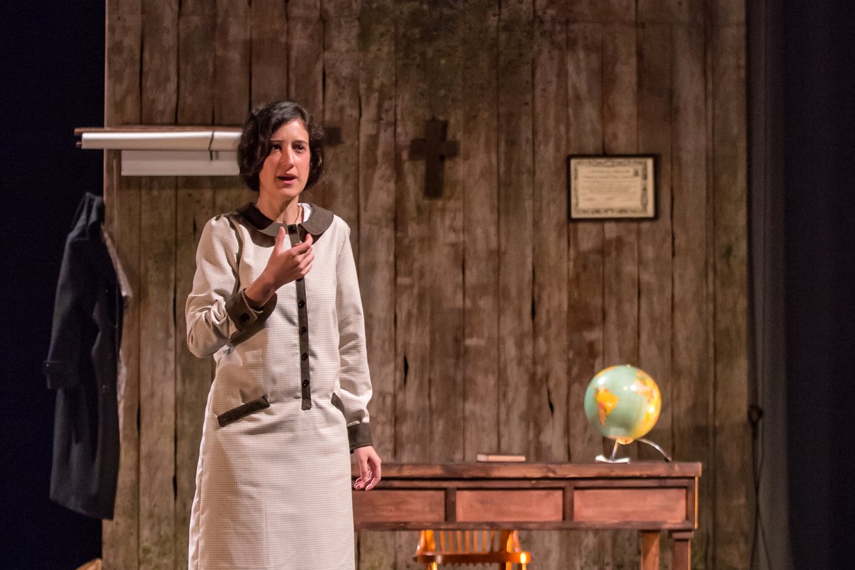 CactusTeatre's tweet photo. 🎭Viernes 10 #HistoriadeunaMaestra en la📍Sala pequeña del Teatro Auditorio Adolfo Marsillach de #SanSebastiándelosReyes (⏰20:30h)

La obra retrata el importante papel que tuvo la enseñanza durante la II República y la historia de una mujer cuya vocación absoluta es la docencia. https://t.co/vG5Ky4LAkb