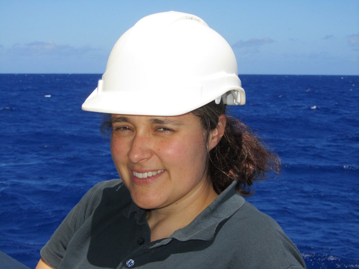 Atlantic Meridional Transect (AMT) (@amt_ocean) on Twitter photo Andreia Tracana (University of Lisbon) is measuring phytoplankton pigments for ocean colour satellite validation. Celebrating women in science on AMT30. <a href="/PlymouthMarine/">Plymouth Marine Lab</a>, @CLASS_UKRI, #AMT30, #NEODAAS, #EmbraceEquity Andreia Tracana (University of Lisbon) is measuring phytoplankton pigments for ocean colour satellite validation. Celebrating women in science on AMT30. <a href="/PlymouthMarine/">Plymouth Marine Lab</a>, @CLASS_UKRI, #AMT30, #NEODAAS, #EmbraceEquity