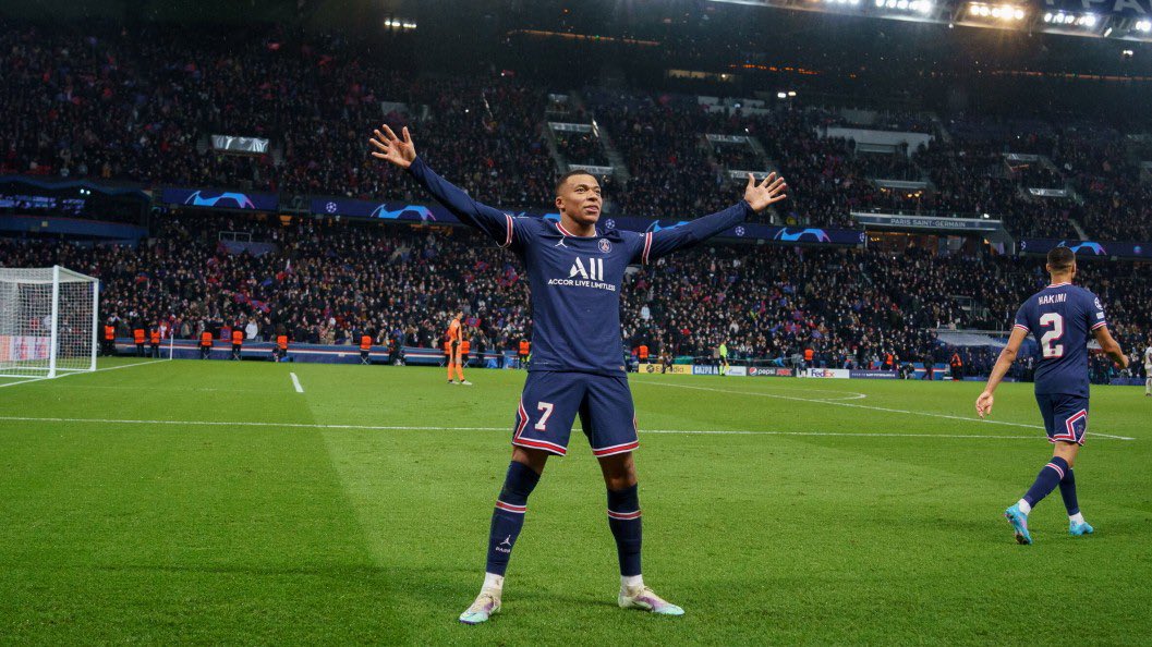 AndreasAndy3131's tweet image. #FCBPSG  #PSG_inside  #ZiehtdenBayerndieLederhosenaus  #UCL