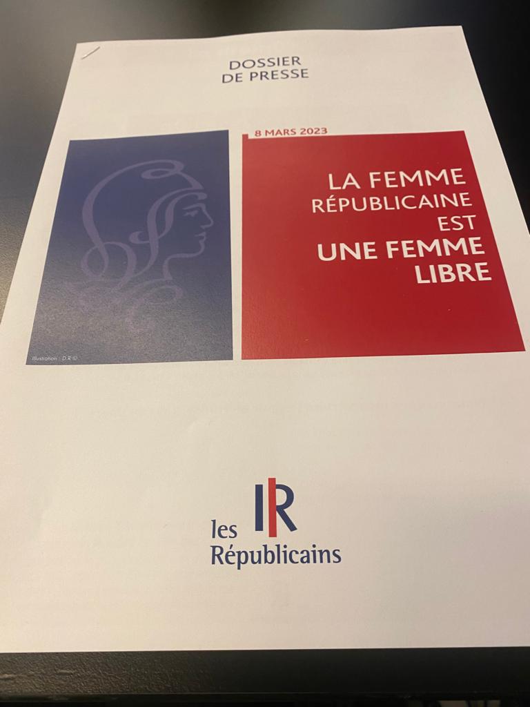 catherine_dumas's tweet photo. #8mars2023: Femmes de droite rassemblées autour de @ECiotti, président @lesRepublicains, pour rappeler que c'est principalement grâce à des hommes et des femmes de droite que les droits de femmes ont progressé en France, du Général de Gaulle à @NicolasSarkozy ! #FemmesLibresLR https://t.co/rL8bswTY2o