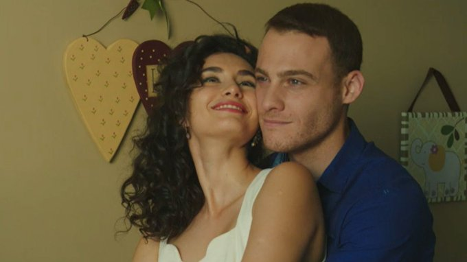 blvcom's tweet photo. 🎥Las series protagonizadas por #KeremBürsin lograron en @divinity_es los siguientes resultados: 

❣️#LoveIsInDivinity7M 1.7% de share y 261.000 espectadores de media.
👤#ZeynepDivinity7M 1.7% de cuota y 246.000 espectadores de media.

#Audiencias 📺📊 https://t.co/LBZ8VfAaUO