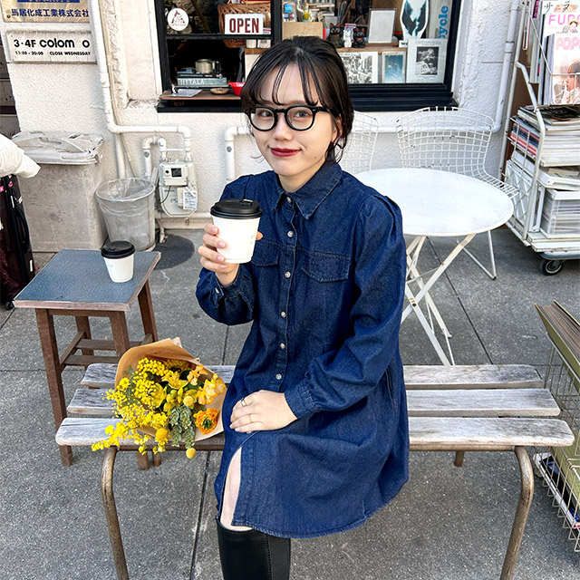 nugu_official's tweet photo. シルエットがめちゃめちゃに女の子らしいけどカジュアルに消化できちゃう、そんなワンピ見つけた👗
丈感も胸ポッケの感じも、袖のボリュームもスカート部分のタックも全部が可愛い #6muROMU https://t.co/yfD64qZpbS