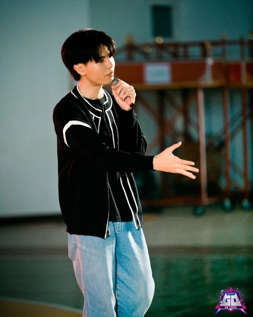 _SpriteOfficial's tweet photo. IG Post update ✨❤️: @9lowontop_TH
~ 9lowontop Go on tour โรงเรียนร้อยเอ็ดวิทยาลัย จ.ร้อยเอ็ด 🚍🚎 #9lowontopgoontour #9lowontop #9OTtrainee #changeordefend #9OT #Sprite_9ot https://t.co/HGLvmKutHw