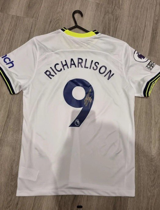 Lilywhite_Rose's tweet image. 🎁 It’s giveaway time 

Partnered with @SignedMoments to run a competition to win a SIGNED Richarlison #thfc home shirt 🇧🇷 

To enter, RETWEET &amp;amp; LIKE this tweet and FOLLOW both: 

@Lilywhite_Rose 
 &amp;amp; 
@SignedMoments 

Winner announced in 14 days. 

Good Luck 🤞