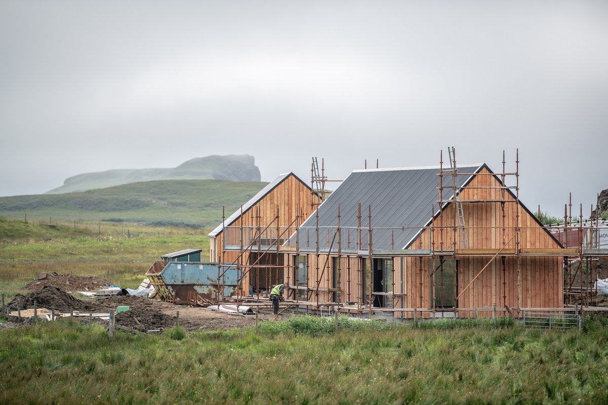 rhouseskye's tweet photo. Our off-site prefabrication process allows us to work in all weather, greatly improving the build quality. It reduces manufacturing waste by 90% and is a safer environment to work in! #prefabhouse #kithouse #kithome #modularconstrucation #sustainablebuild https://t.co/M1ucLwCnyo