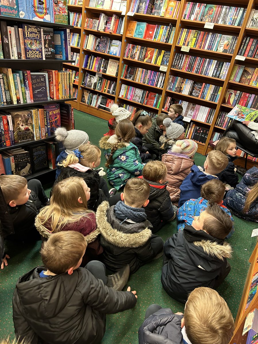 MissNForbes's tweet photo. 📚Waterstones trip 📚☀️❄️ #VPSread https://t.co/MipRDvPsY6