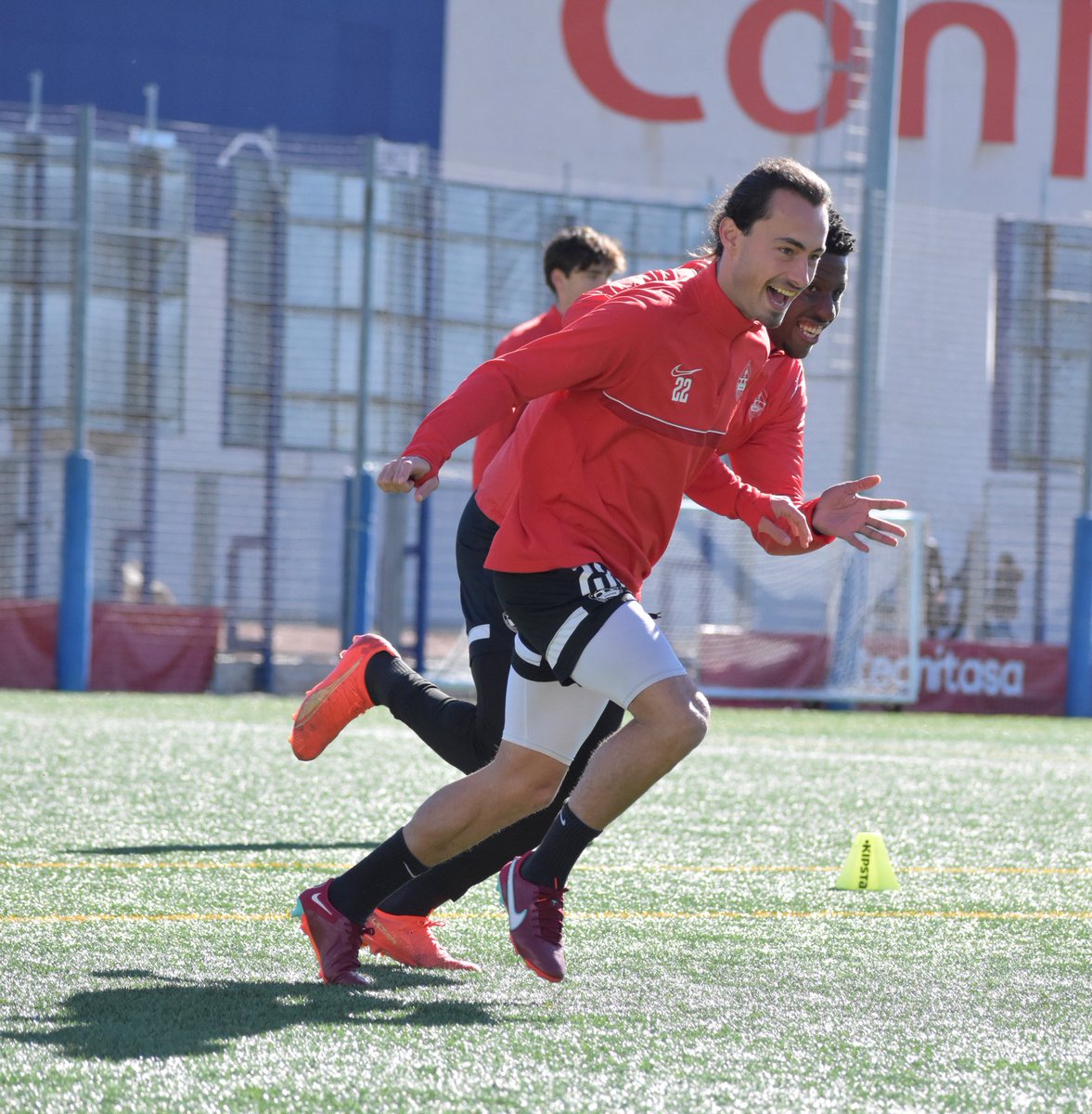 Oye <a href="/Javiaparicio38/">Javi Aparicio</a> 🧐

🫵🏻Te suena que cumpla años alguien hoy❓

🙄🙄

#OhMiSanse🇵🇱