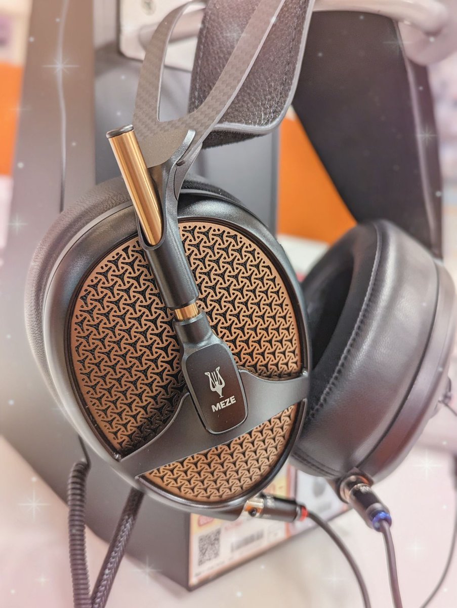e_earphone_OSU's tweet photo. 【#eイヤホン名古屋大須店】
\試聴機展開情報m9(^Д^)/
ご試聴希望の多かった
#Meze_Audio (メゼオーディオ)「Empyrean」が
大須店でも展示開始となりました🎉
いつご来店されてもご試聴可能なので、ご来店の際は是非お試しください!
https://t.co/wjYxOYR0LR https://t.co/KAAUQy3mSC