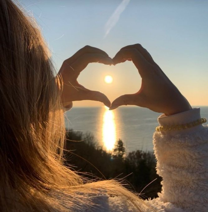 Wishing you a wonderful International Women's Day!  Remember to bring flowers💐🌹🌸!  #WomensDay #womenempowerment<a href="/tag/womensday"class="tags"><span>#womensday</span></a><a href="/tag/womenempowerment"class="tags"><span>#womenempowerment</span></a><a href="/tag/nadeeavolianova"class="tags"><span>#nadeeavolianova</span></a>