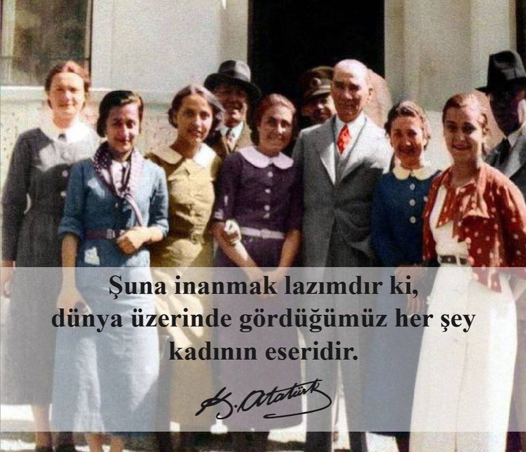 Bir kadını ortadan ikiye böl,
yarısı annedir,
yarısı çocuk.
yarası sevgili, 
yarası aşk.
Duyanlar bunu bilmez, 
görenler anlamaz bunu.
yarısı rivayettir,
yarası gece…💐

Cemal Süreya
Bütün kadınlarımızın günü kutlu olsun ❤️
 
#8Mart 
#8MarchWomensDay