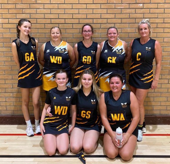 NetballKidwelly's tweet photo. Our successful ladies section continuing to grow with new faces joining the club all the time.

#wegotgame
#photosthatmakeusproud
#EmbraceEquity
#growyourown https://t.co/wk1WU0Ejn6
