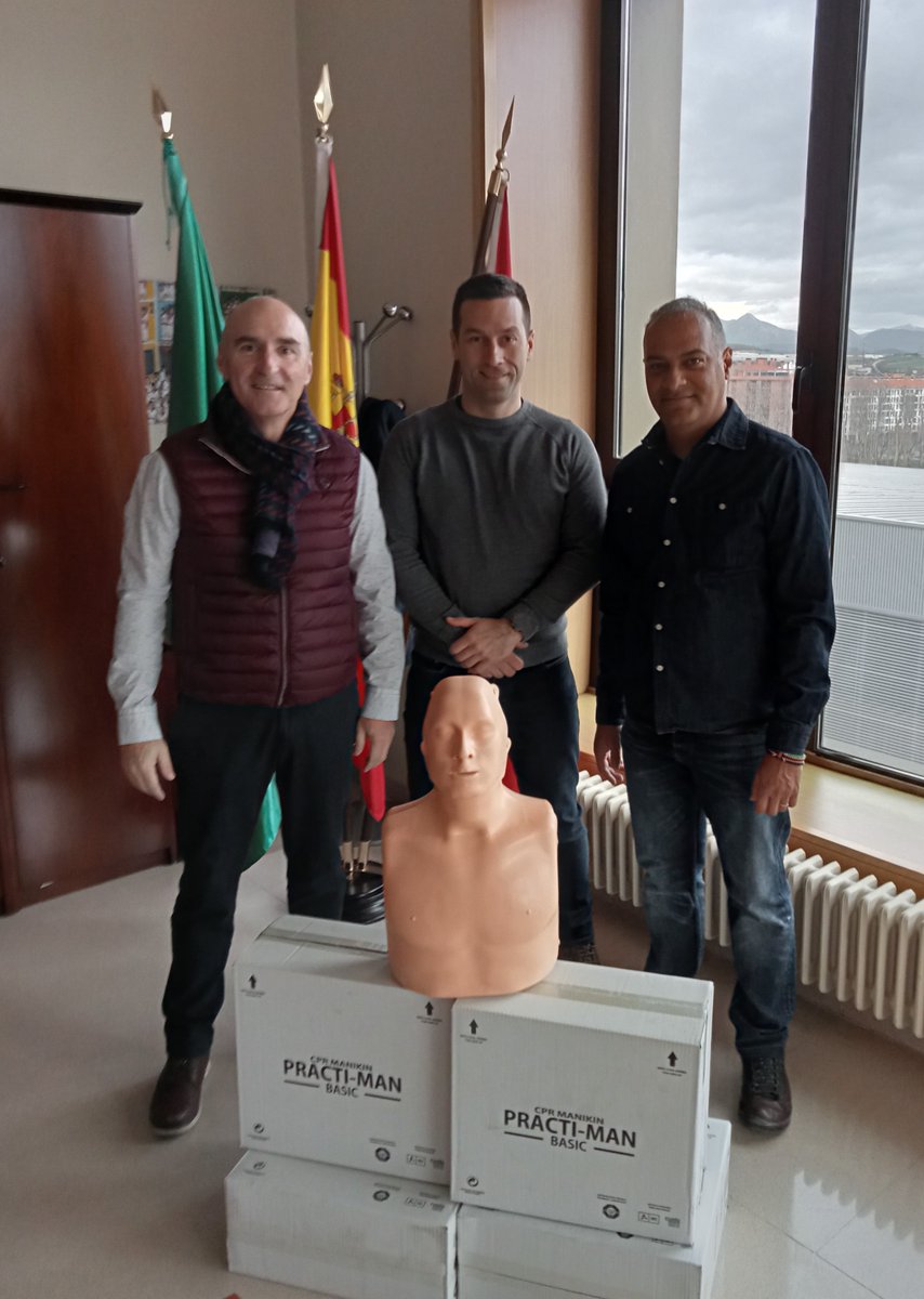Agradecer a <a href="/elabcsalvavidas/">ABC que Salva Vidas</a> la donación de 5 muñecos para formación de la RCP.
Con ellos poder seguir formándonos y reciclarnos para poder ayudar a la ciudadanía en casos de paradas cardio respiratorias.
Gracias!!!