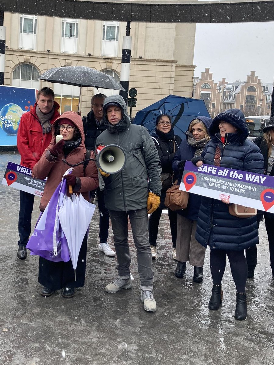 La rue est à nous! / The streets are ours! - snow on #8march #IWD2023 will not stop us claiming our rights, a world of work free of violence, including feeling #safealltheway #etucwomen