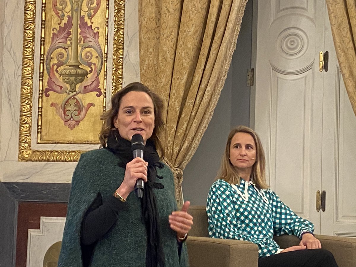 Alcalde <a href="/AlmeidaPP_/">José Luis Martínez-Almeida</a> comienza el #8Marzo rodeado de #EmpresariasqueInspiran en <a href="/CamaradeMadrid/">Cámara de Madrid</a> <a href="/mbenjucv/">Maria Benjumea</a> <a href="/CarmenPanadero/">Carmen Panadero</a> <a href="/LupinaIturriaga/">Lupina Iturriaga</a> <a href="/laulozlom/">LauraLozanoLominchar</a> <a href="/paulagbarcena/">Paula</a> <a href="/inesberm/">Ines Bermudez</a> <a href="/mortizcotro/">Margarita Ortiz</a> <a href="/marta__nn/">Marta Nieto Novo</a> <a href="/EVASERRANOCLAVE/">EVA SERRANO CLAVERO</a> <a href="/SaraBieger/">Sara Bieger</a> <a href="/MadameGargantua/">TeresaSSicilia</a>; bravo <a href="/jmlopezzafra/">Juanma López Zafra</a> en primera fila!