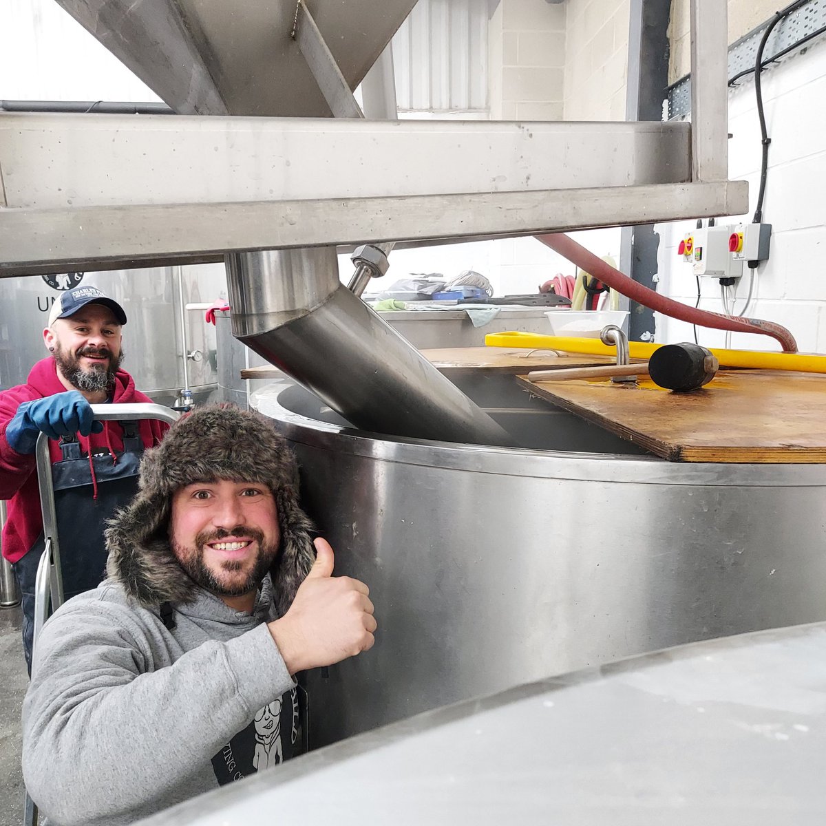 We're mashing in a BRAND NEW BEER today and just in time for Spring (hopefully) beating Winter into submission over the coming days 🙏🙏🙏 More information to follow later 🍺🥰🔥