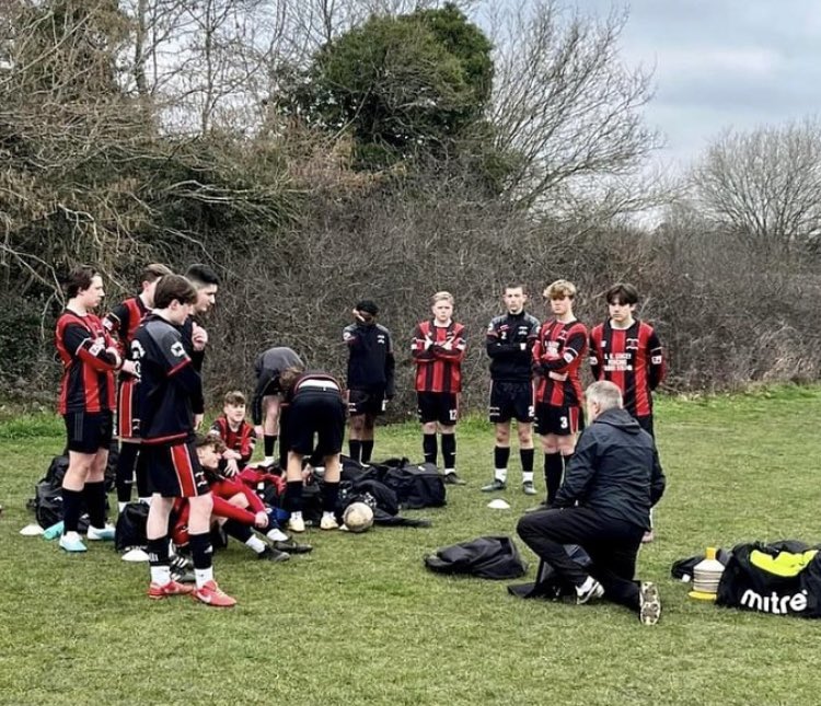a25barbers's tweet photo. Proud to be able to work & sponsor this group of u16 players - mocks, GCSE, 6th form, scholarships, expectations & yet they still deliver.
@WesterhamFC @WesterhamClub @a25barbers @TandridgeYFL
#grassrootsfootball #developmentoverresults #hardworkteamwork #standards https://t.co/su3xyl07cA